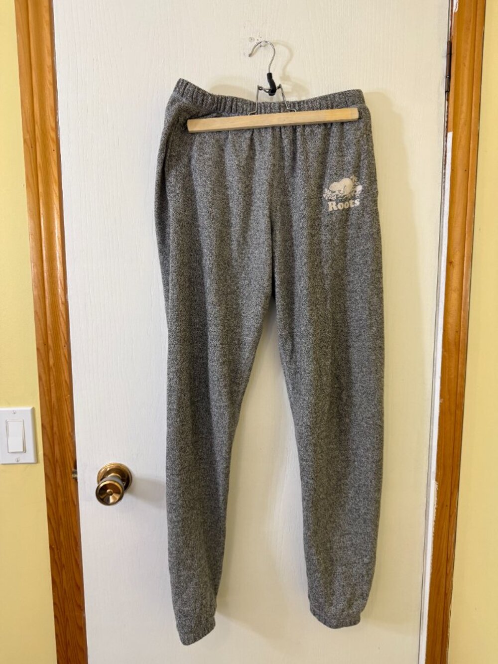 Roots Grey Beaver Graphic Sweatshirt & Jogger Sweatpant Set Size Small - Picture 8 of 11